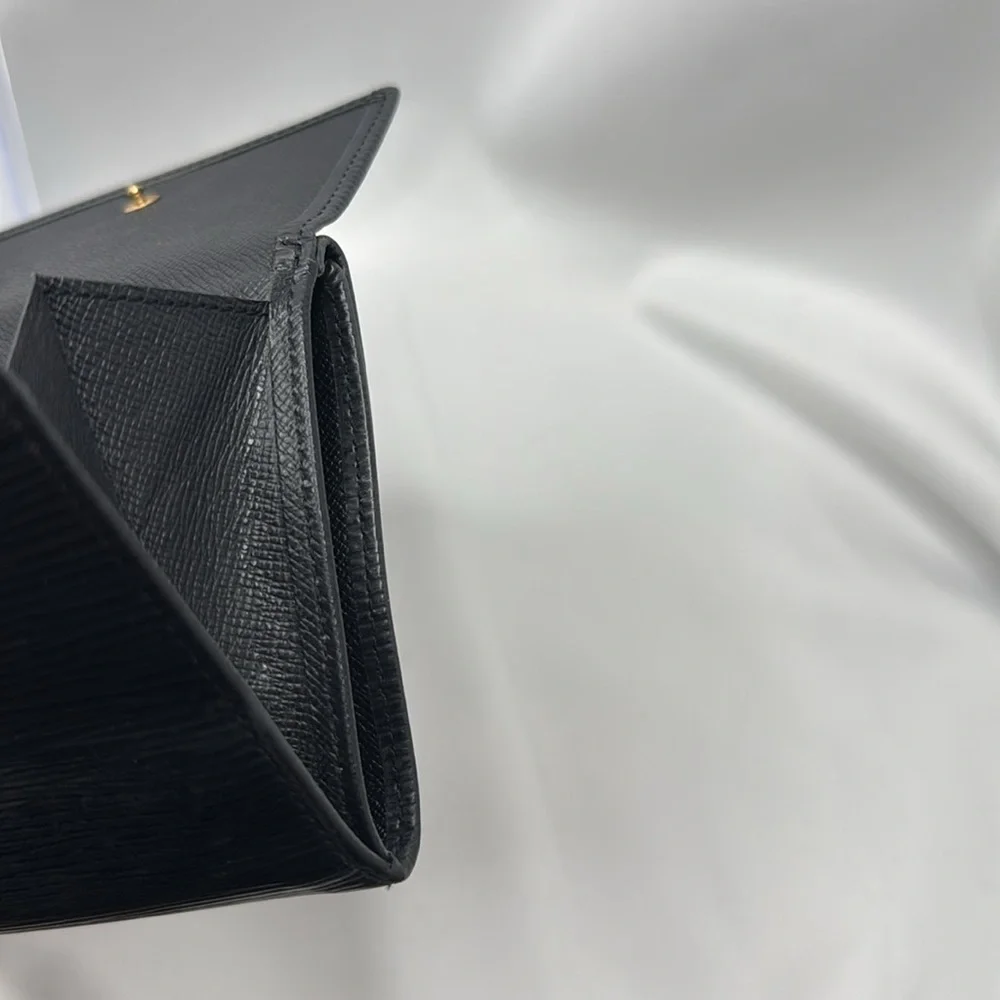 Louis Vuitton Black Epi Leather Elise Compact Tri-Fold Wallet | Unisex | Used |